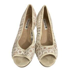 American Eagle Women's Size 9W (Wide) Cream Lace Peep Toe Wedge Heels shoes READ